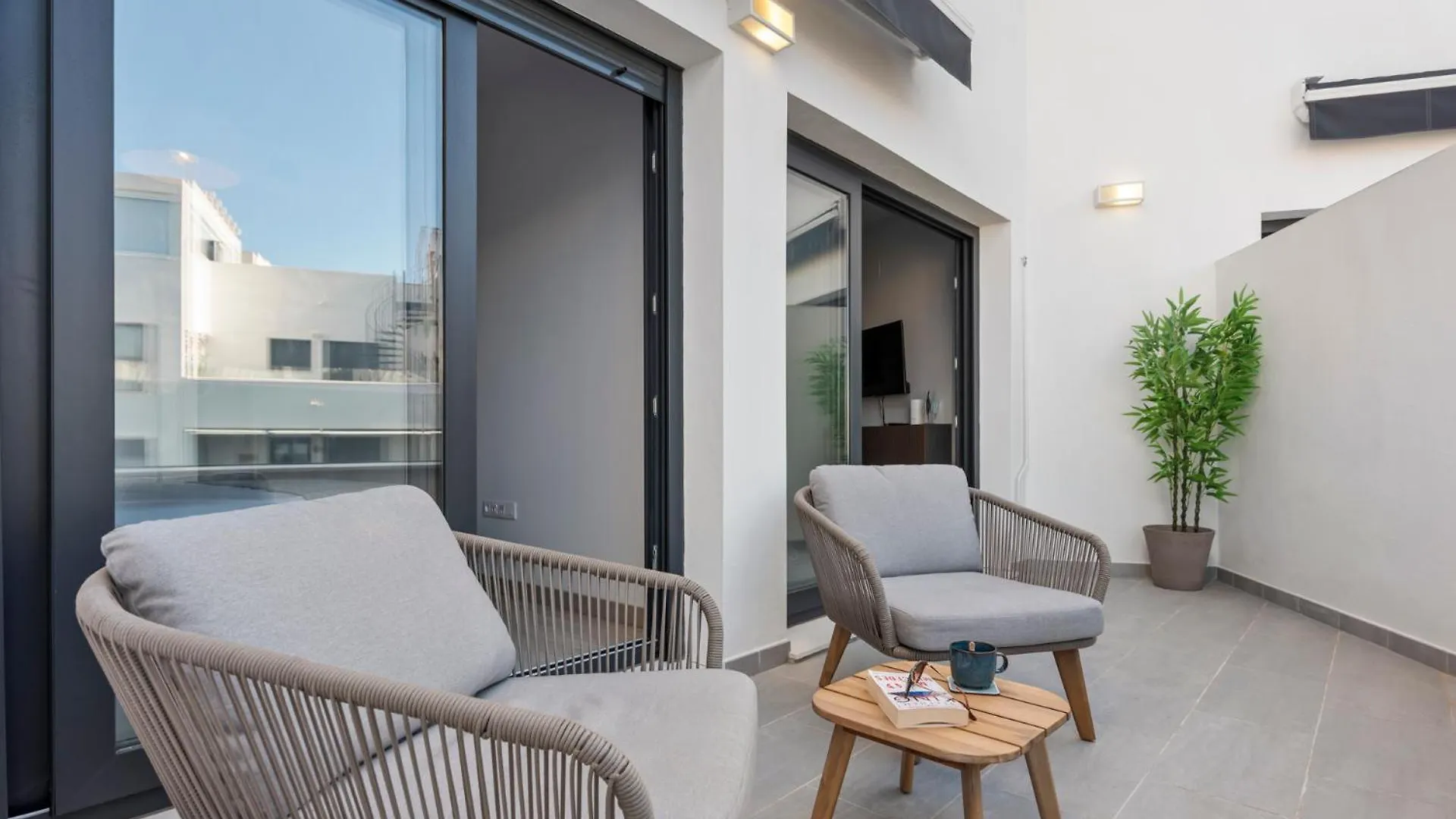 Casa Los Vecinos - Luxury Rooftop Penthouse Estepona 0*,  Spanien