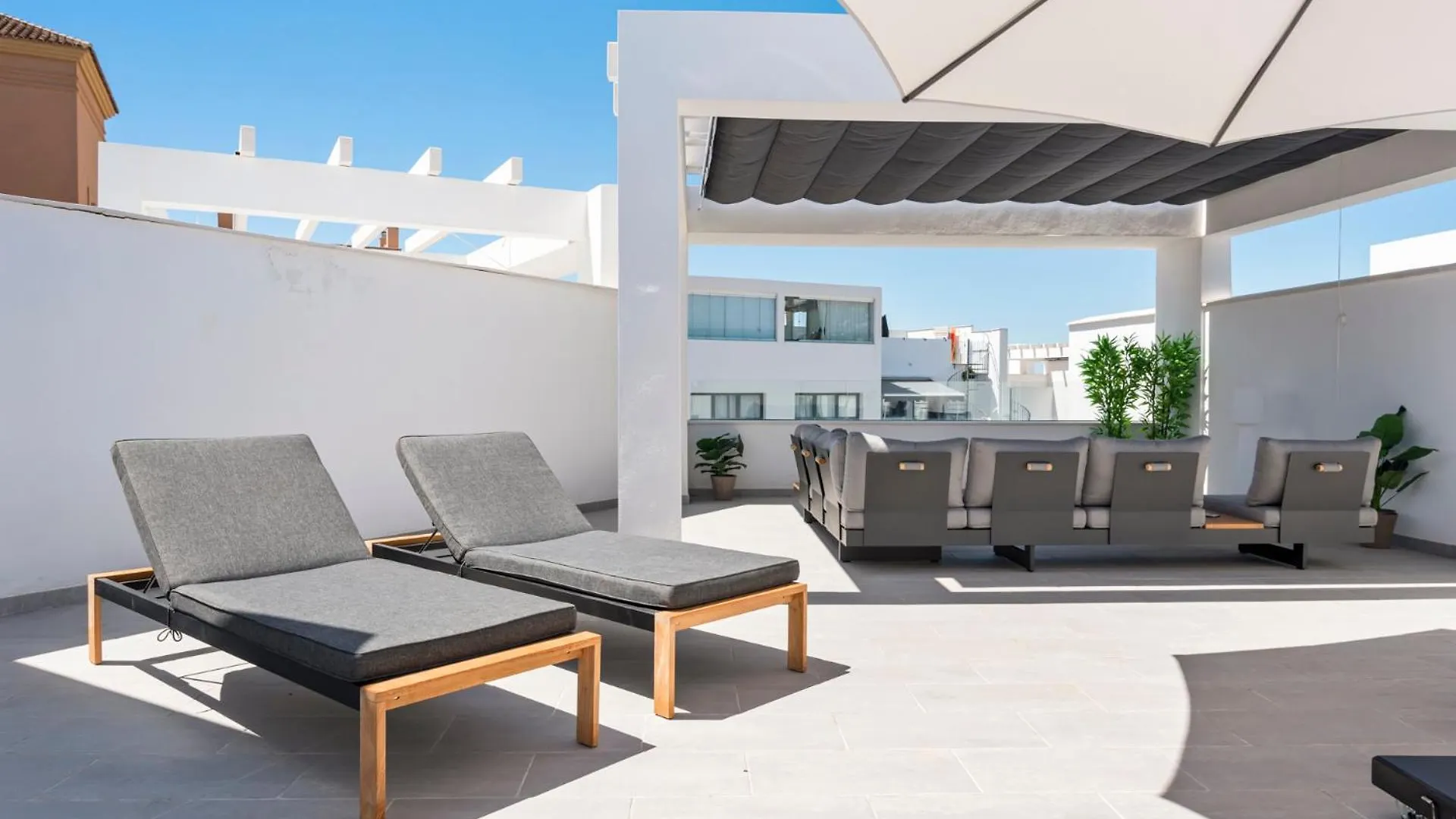 Casa Los Vecinos - Luxury Rooftop Penthouse Estepona Spain
