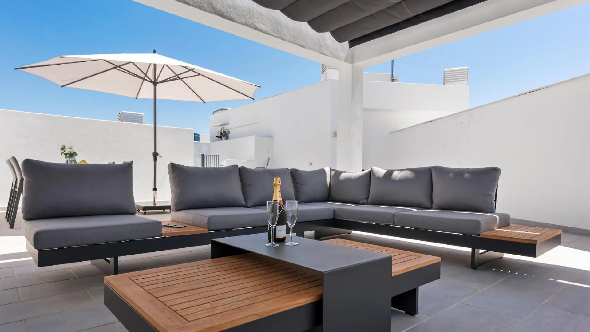 Casa Los Vecinos - Luxury Rooftop Penthouse Estepona
