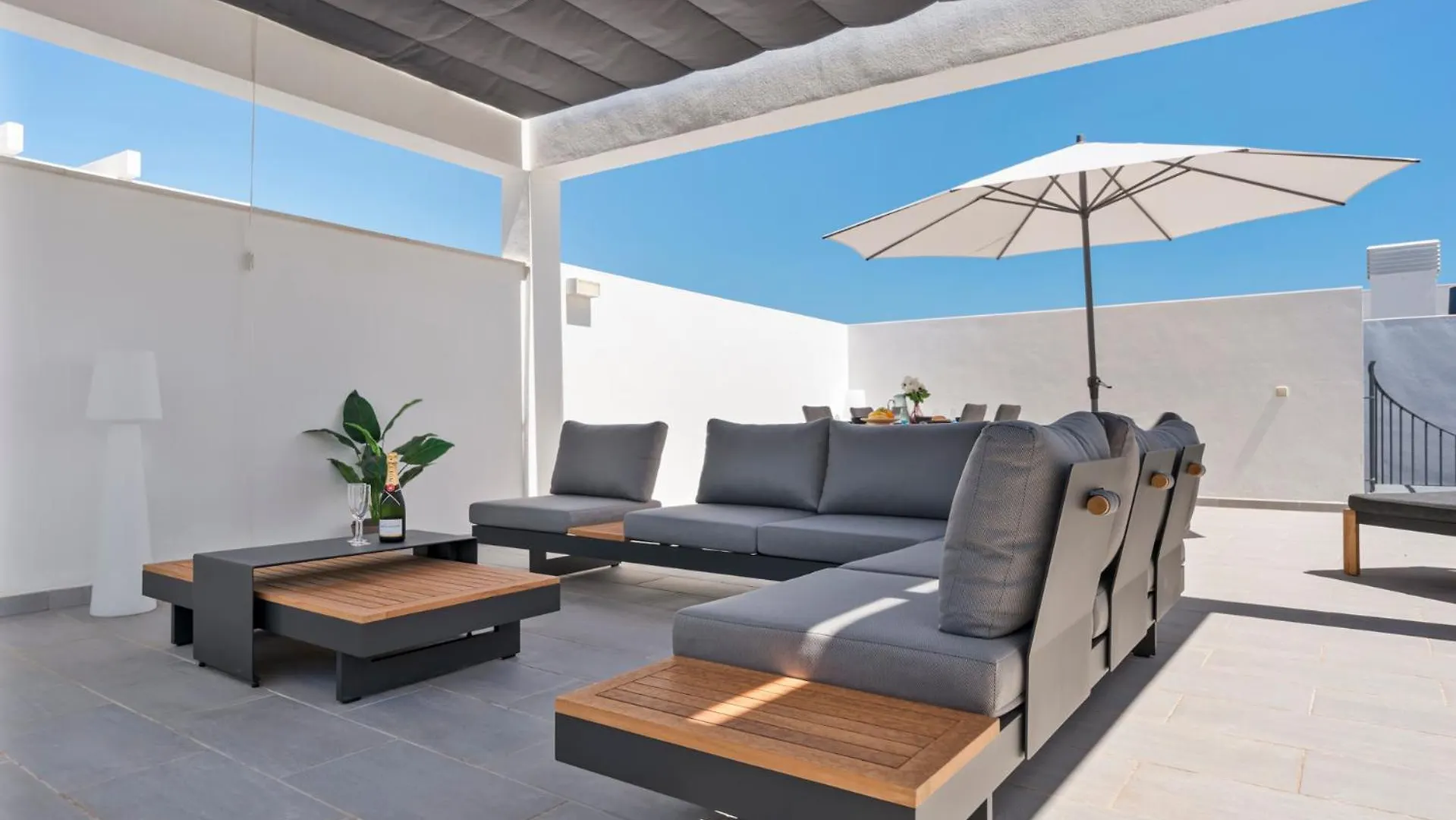 Lejlighed Casa Los Vecinos - Luxury Rooftop Penthouse Estepona