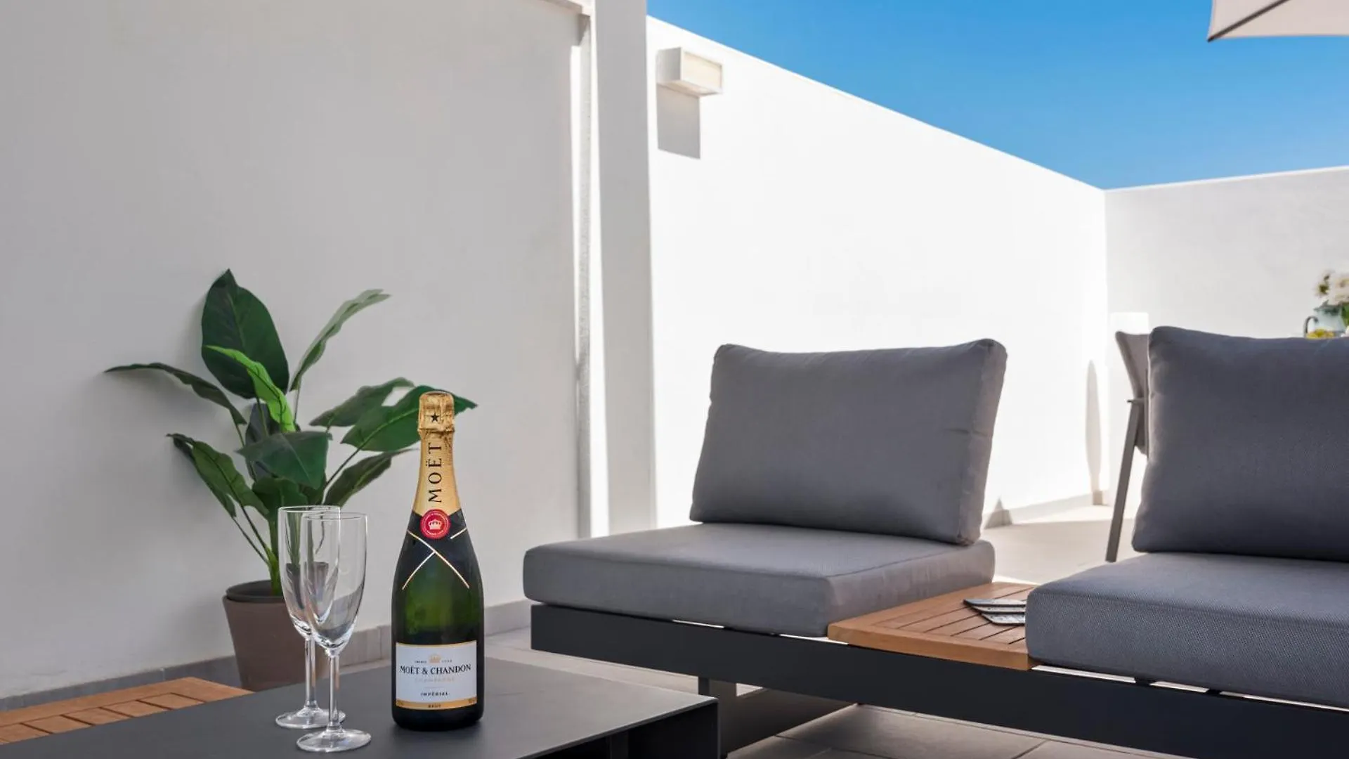 Casa Los Vecinos - Luxury Rooftop Penthouse Estepona Apartment